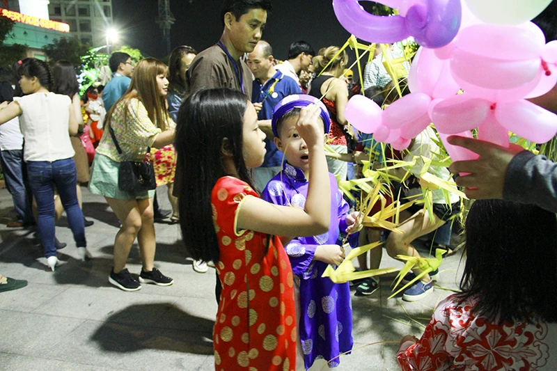 Mưu sinh đêm giao thừa ảnh 5